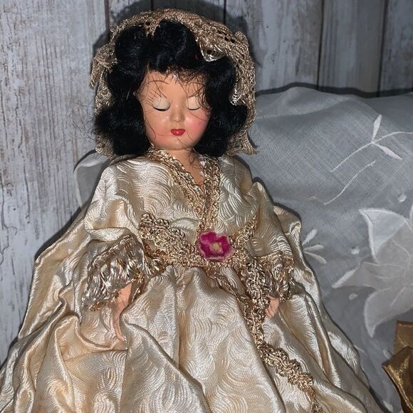 VTG 1940 COMPOSITE HARD PLASTIC MINIATURE SCARLET BELLE BRIDE DOLLS - Picture 3 of 16